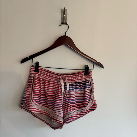 Lululemon size 6 hottie run blush pink shorts… - Picture 3 of 9